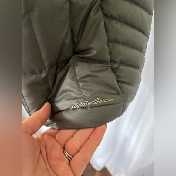 Eddie Bauer Minimal Down Vest - Picture 8 of 9